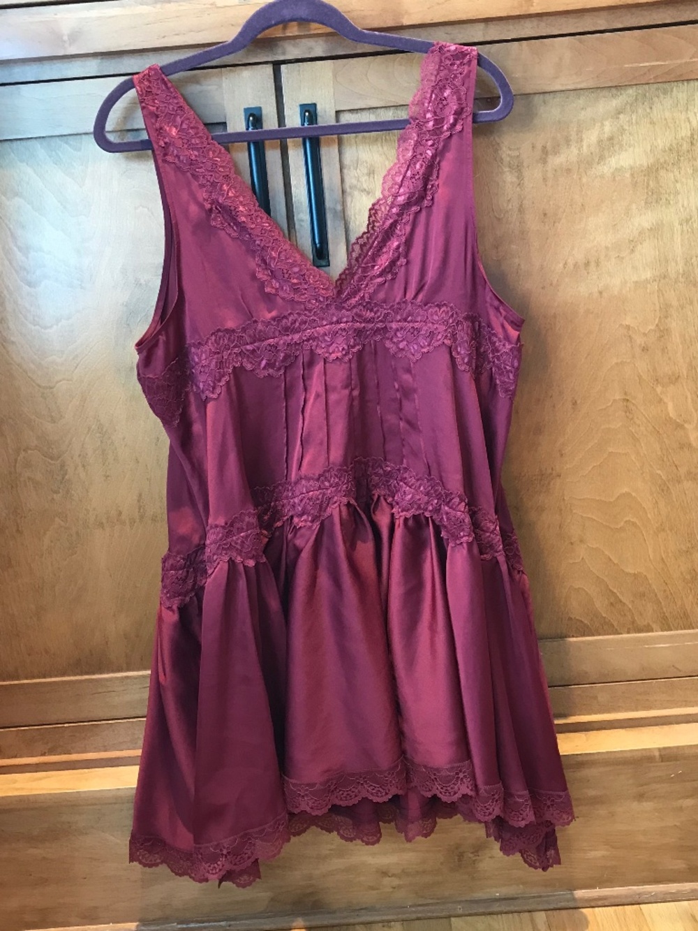 🆕 BOHO-CHIC ROMANTIC BURGUNDY MINI A-LINE SILKY LACE SLIP DRESS - Picture 11 of 15